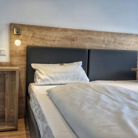 זירנדורף Hotel Knorz מראה חיצוני תמונה
