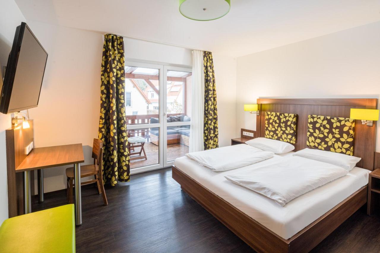 זירנדורף Hotel Knorz מראה חיצוני תמונה