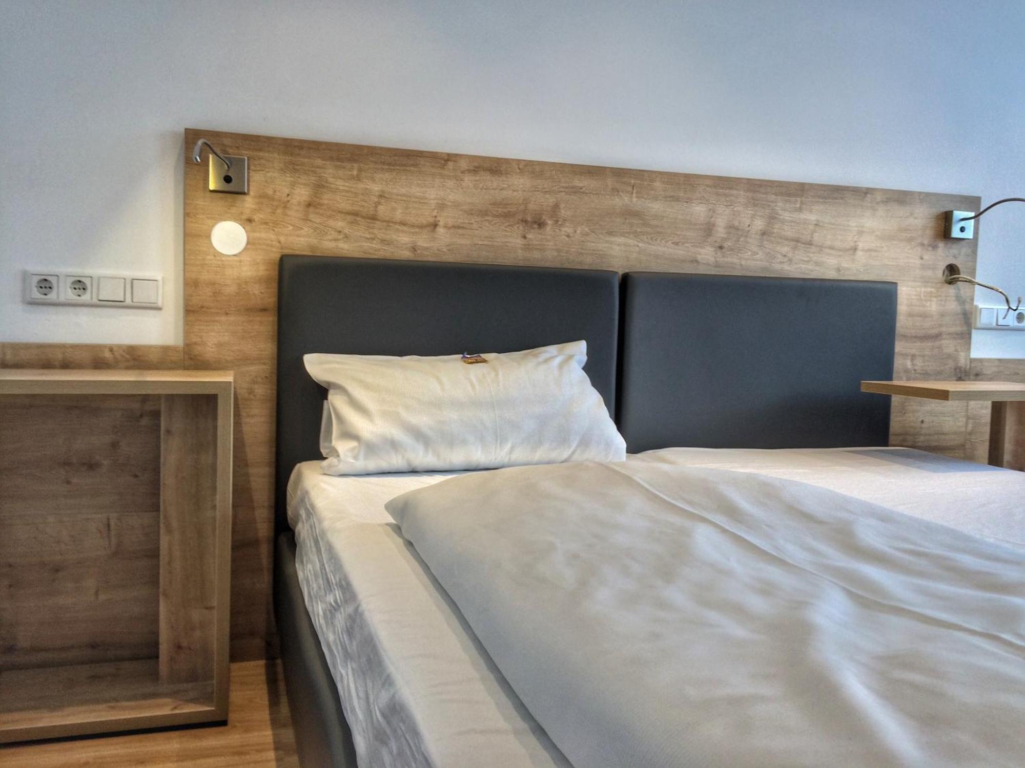 זירנדורף Hotel Knorz מראה חיצוני תמונה