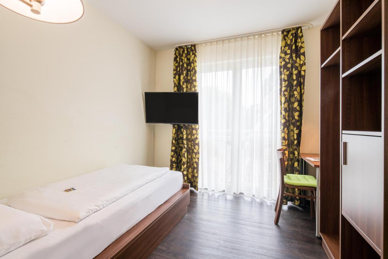 זירנדורף Hotel Knorz מראה חיצוני תמונה